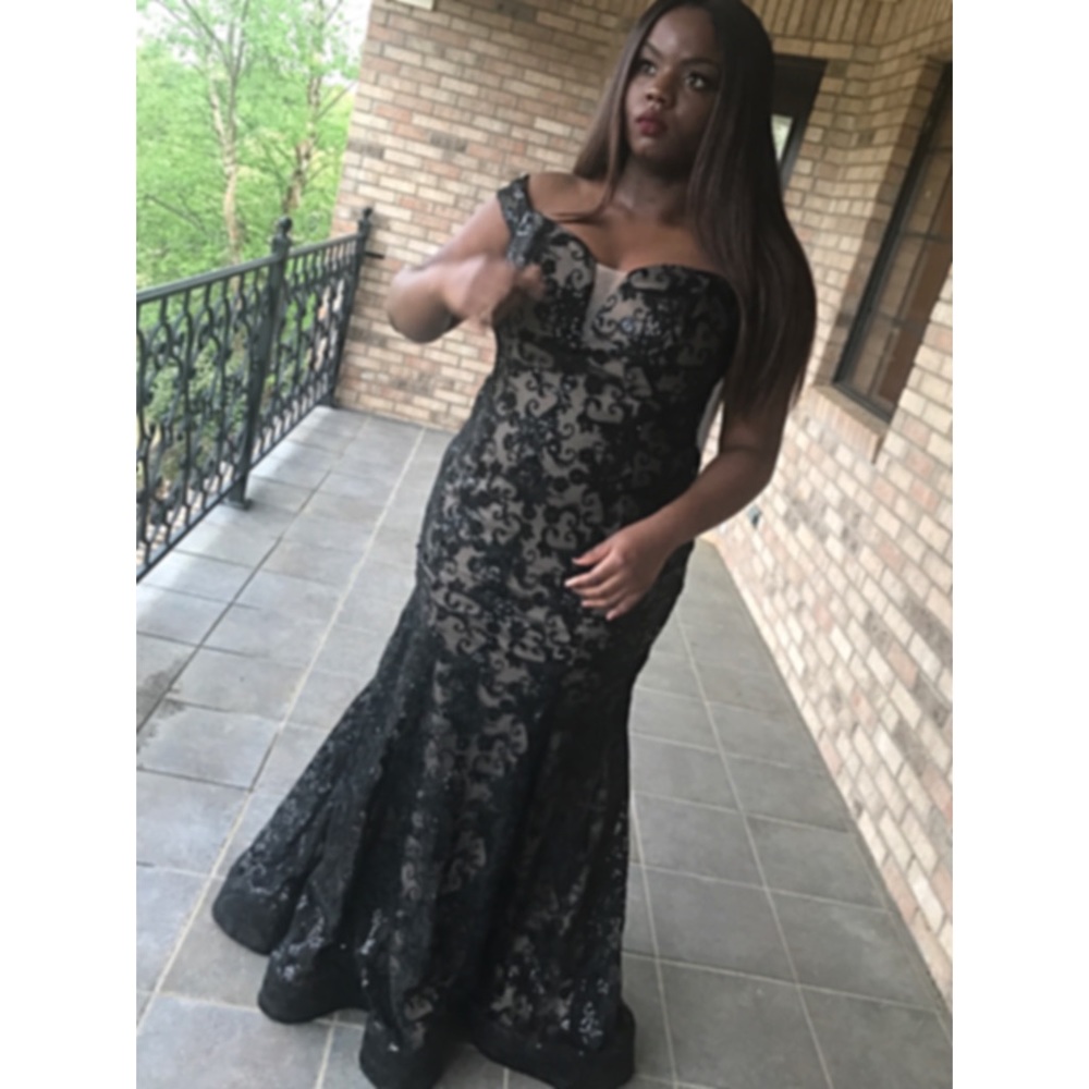 Prom dress! Worn only for 4 hours last year - Picture 4 of 4